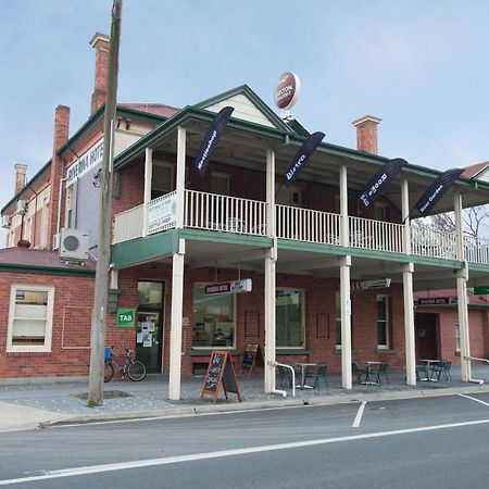 Riverina Hotel ホルブルーク エクステリア 写真