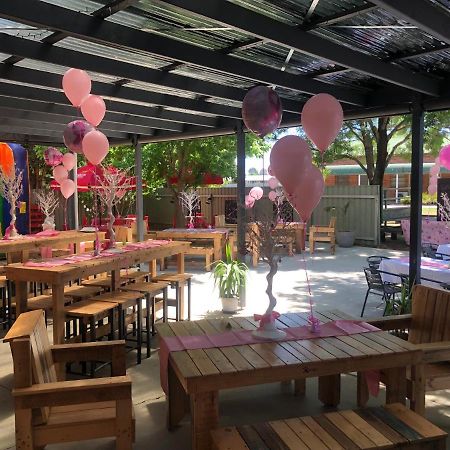 Riverina Hotel ホルブルーク エクステリア 写真