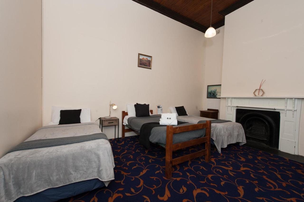 Riverina Hotel ホルブルーク エクステリア 写真