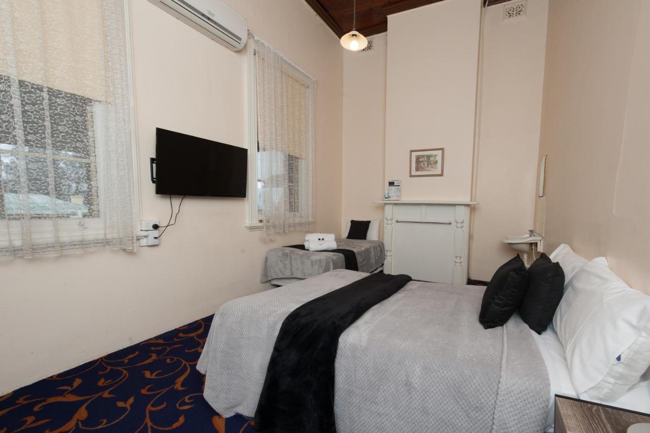 Riverina Hotel ホルブルーク エクステリア 写真