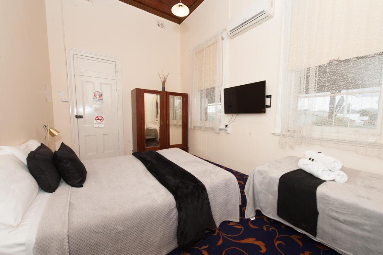 Riverina Hotel ホルブルーク エクステリア 写真