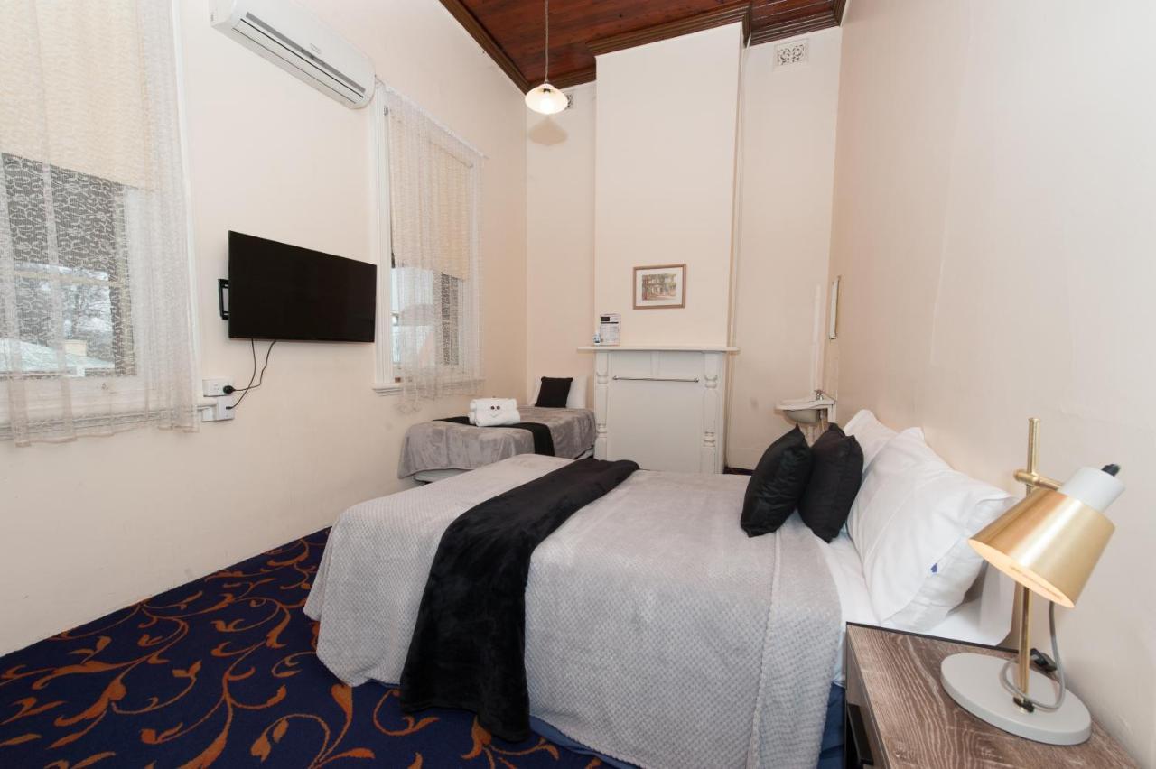 Riverina Hotel ホルブルーク エクステリア 写真