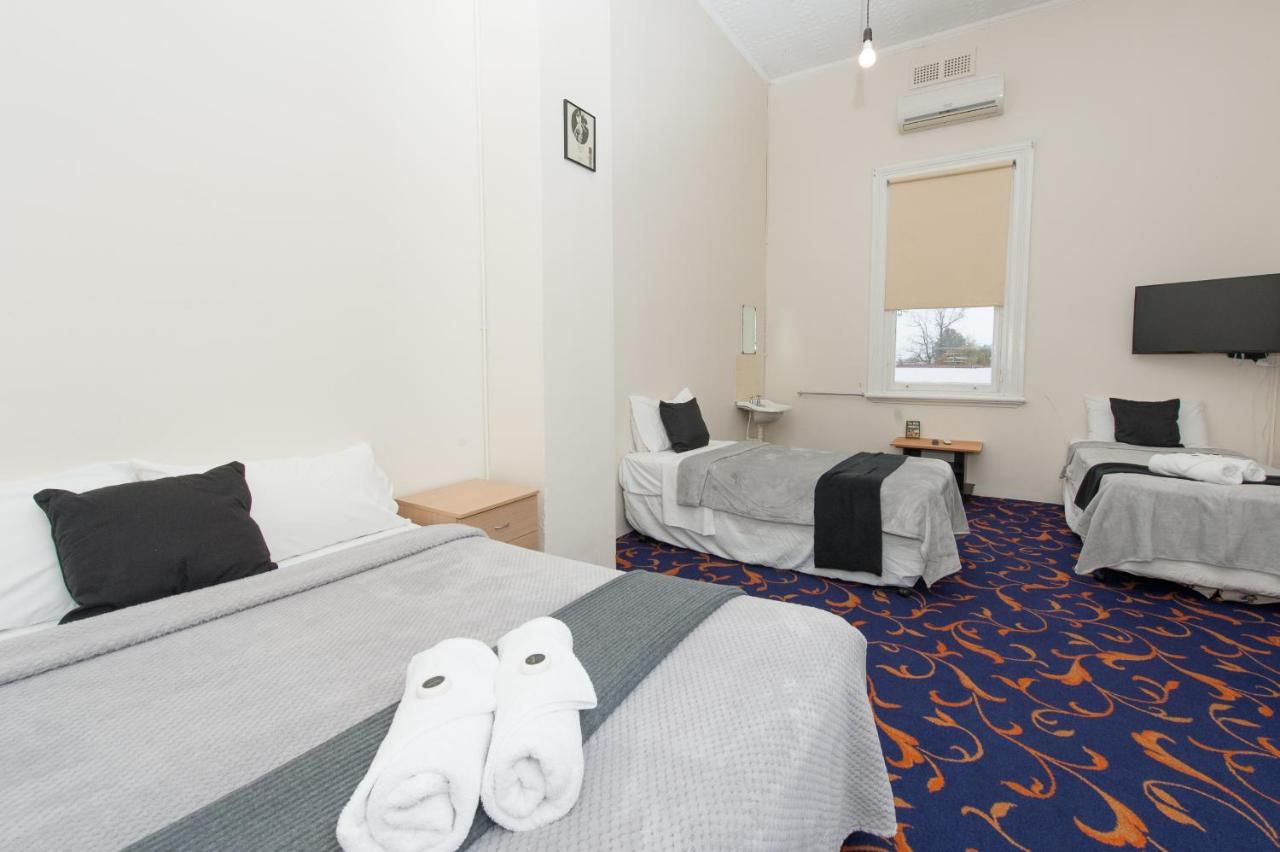 Riverina Hotel ホルブルーク エクステリア 写真