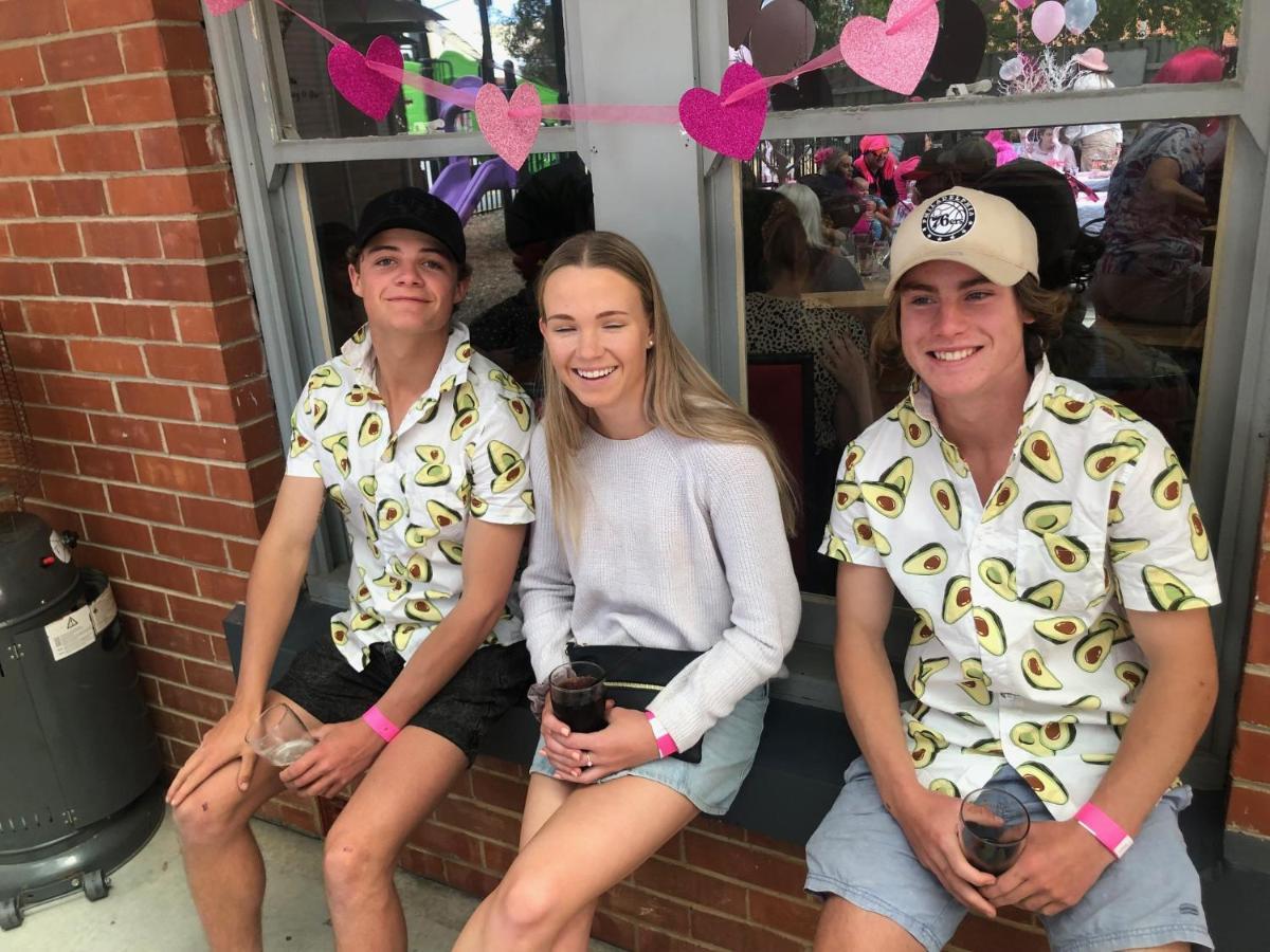 Riverina Hotel ホルブルーク エクステリア 写真
