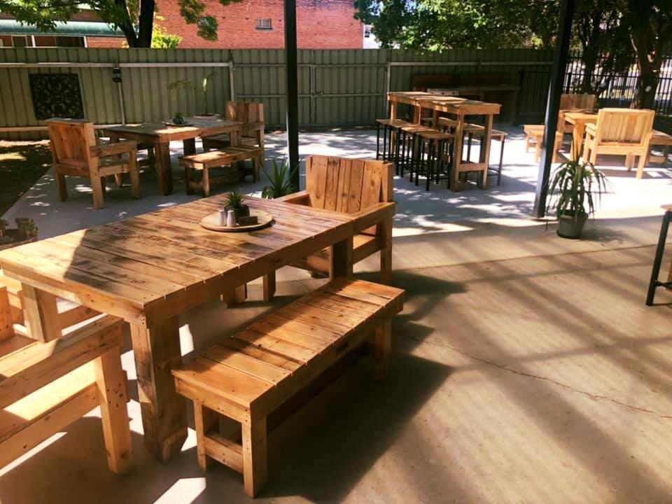 Riverina Hotel ホルブルーク エクステリア 写真